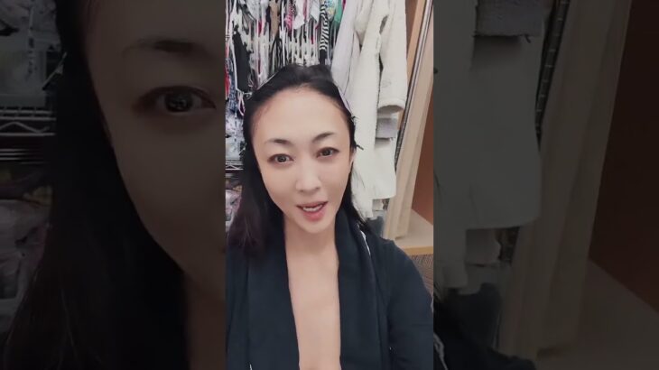 新作DVD のメイク中　グラビアのメイクはスーパーナチュラルです私が大好きなヘアメイクのツジさん、、、裏技を沢山使ってサポートしてくださってますキツい目元を垂れ目にしてくれたり、