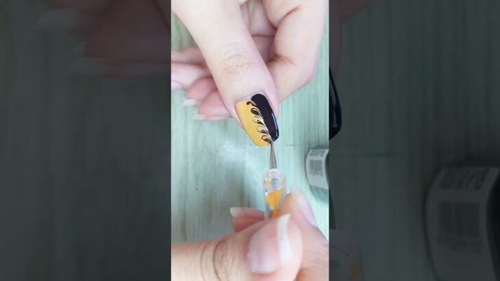🖤💛 #nailart #simplenails #nails #naildesign #shortvideo #shorts #trending #viral
