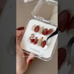 大好評のホリデー限定デザインが今年も登場します🎄⛄️しかも6種も…！？🎅#ネイルチップ #ジェルネイル #セルフネイル #冬ネイル #クリスマスネイル #pressonnails