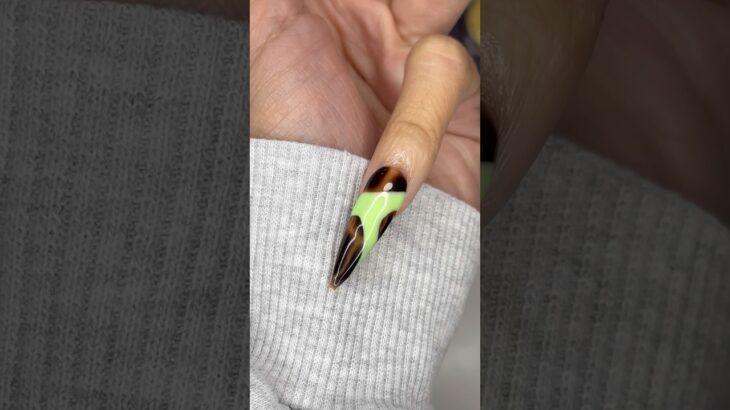 All about layering 💚 #naildesigns