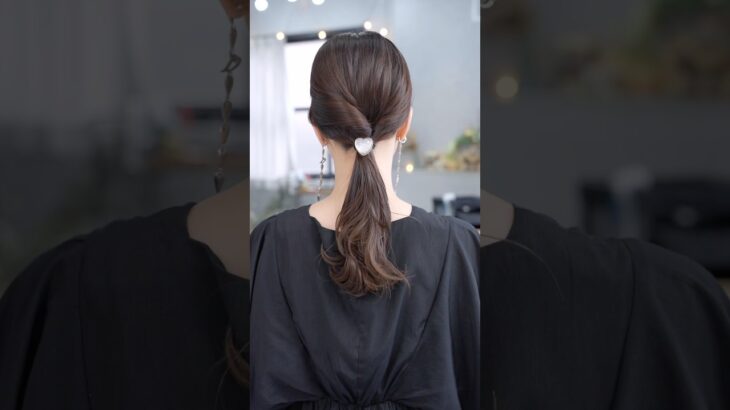 一瞬ポニーの作り方！#簡単アレンジ #セルフアレンジ #hairstyle #hair #ミディアムヘア #髪型 #まとめ髪 #大人カジュアル #大人かわいい