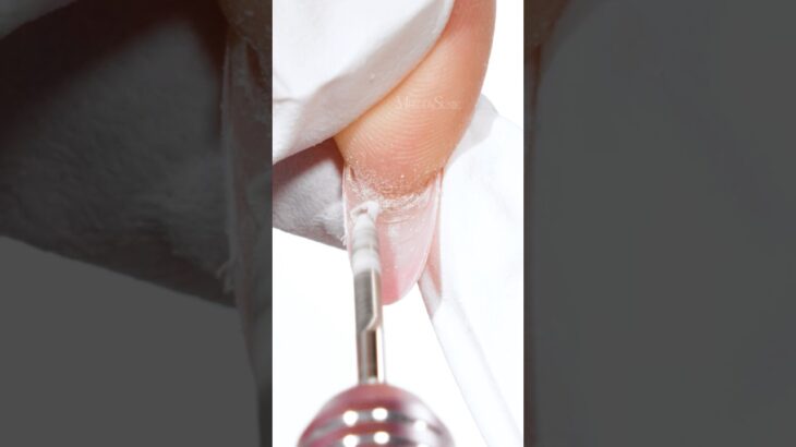 Don’t forget to clean under the nail! 💅✨#melodysusie  #nails #poligel #naildesign #nailtech