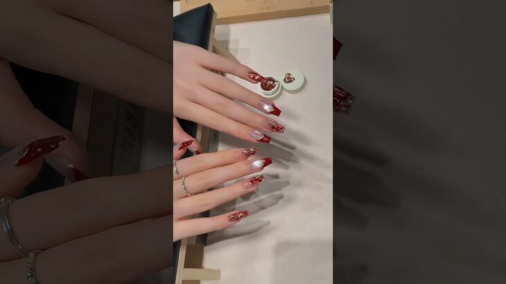 Beautiful Nail Design #nailcolour #nails #nailgelart #nailartist