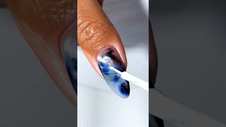 1 – minute Cute Abstract Marble Nails tutorial 💅🏻 #nails #nailart #naildesign #gelnails