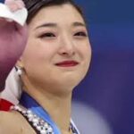 「はあああ～♡」ナチュラルメイクの坂本花織が両手でそっと受け取った“五輪の一品”「小さいのも可愛い」【冬季五輪】