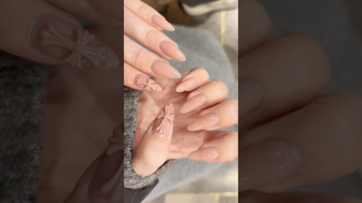 【大人気】100均ジェルでちゅるんクロムネイル♡やり方はYouTubeフル動画に🎀概要欄に使用した商品詳細は全て記載しています✨#クロムネイル#クロスモールド#100均ジェルネイル#セルフネイル