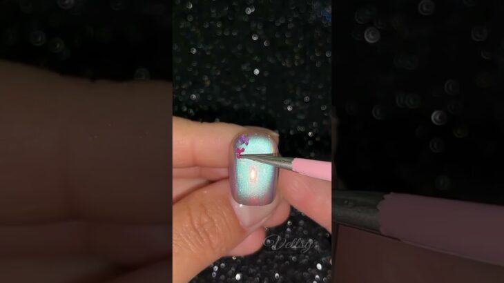 🌸 Flower Garland Cat Eye Nail Design  Let flowers bloom on your nails 😻