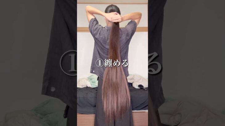 簪アレンジをするスーパーロング男