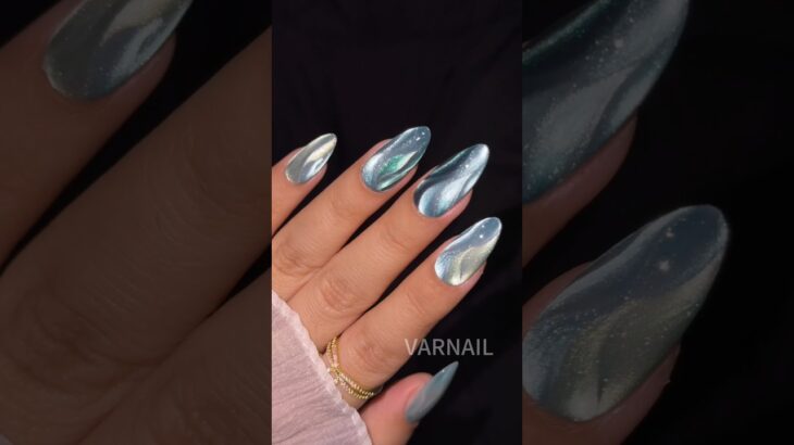 💚✨ How about this 3D Green Wave Cat Eye Nail? #nailart #greennails #cateyenails #hemafreegelpolish