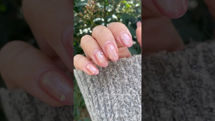 〈Coikaze・LATO online・seria〉春色ピンクのマグネットネイル。(2025年)