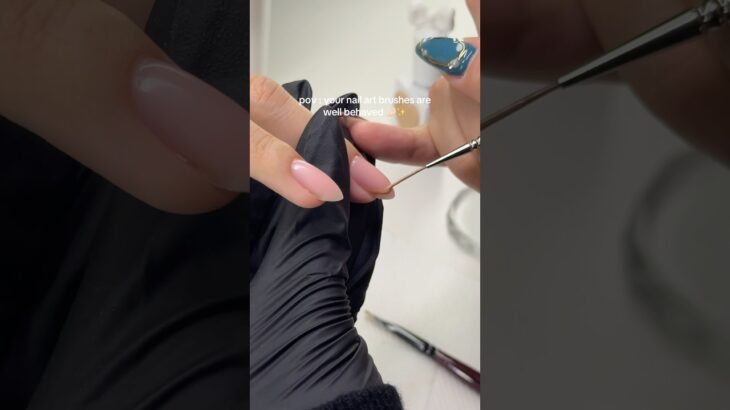 When your brushes are well behaved 🥹💅🏻 #geldesign #nails