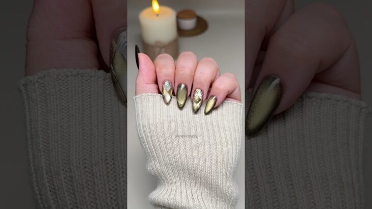 Gold Plaid Nails
