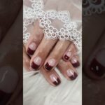 버건디프렌치 요즘날씨에 딱이쥬😚#nails #manicure #종로네일리 #이달의아트행사 #무교동네일 #프렌치네일 #젤아트전문 #ジェルネイルデザイン #宝石 #ストーンネイル