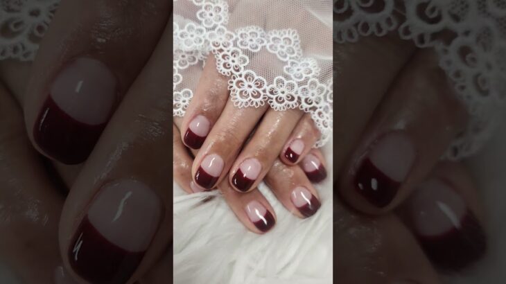 버건디프렌치 요즘날씨에 딱이쥬😚#nails #manicure #종로네일리 #이달의아트행사 #무교동네일 #프렌치네일 #젤아트전문 #ジェルネイルデザイン #宝石 #ストーンネイル