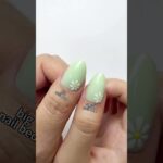 Daisy chain magic! Both Cute on different nail beds!🌱