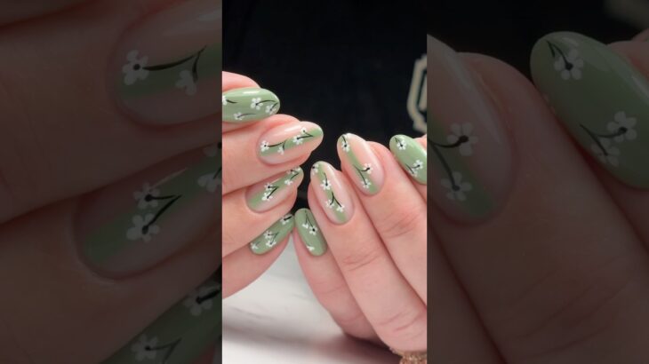 Spring Green Daisy Nail Art 🌿🌼 #nailart