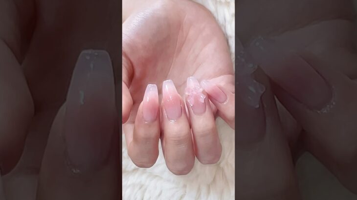 チークネイル🎀🤍#春ネイル #セルフネイル #チークネイル #ピンクネイル #ネイルデザイン #長さ出し #네일아트 #여름네일 #nails #nailart   VOICEBOX：ずんだもん