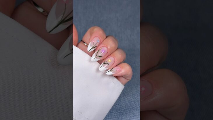 tiny florals + soft french tips 🌸💅✨#springnails #naildesign #nailartist #nailinspo #gelnails