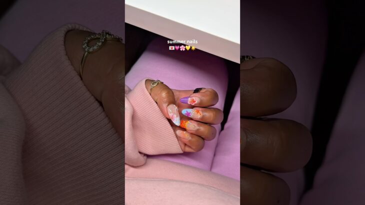 lets do some summer nails💌🌸💛 @beetlesgelpolish ad #nails