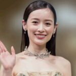 ほつれ毛までも透明感がすごい…泉里香、“ナチュラル”メイクで黒Tシャツ姿に「綺麗」「かわい過ぎ」