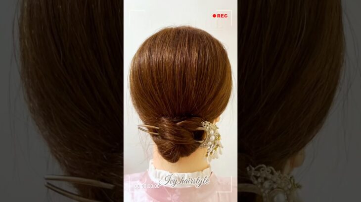 Simple and perfect updo for everyday，Do you like this style? #easyhairstyle #updo #hairstyle