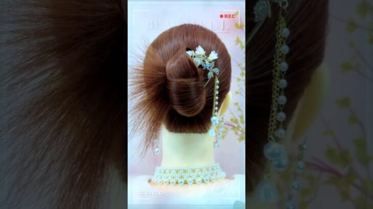 Simple & Timeless Hairstyle Ideas #chichairstyle #eleganthair #updohairstyle #hairstyles #updo